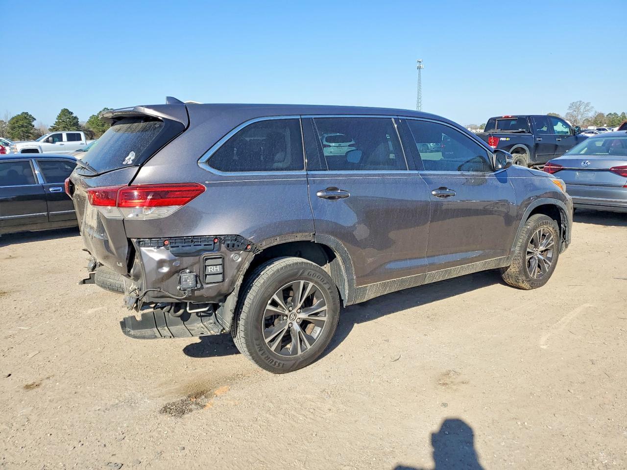 2019 Toyota Highlander Le - Фото 3