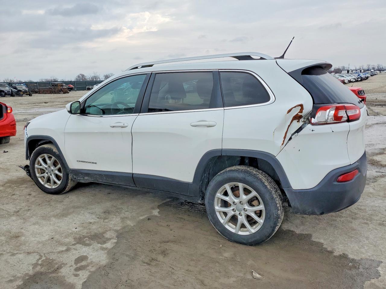 2015 Jeep Cherokee Latitude - Image 2