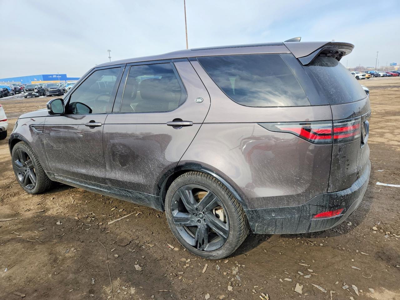 2022 Land Rover Discovery S R-Dynamic - Image 2