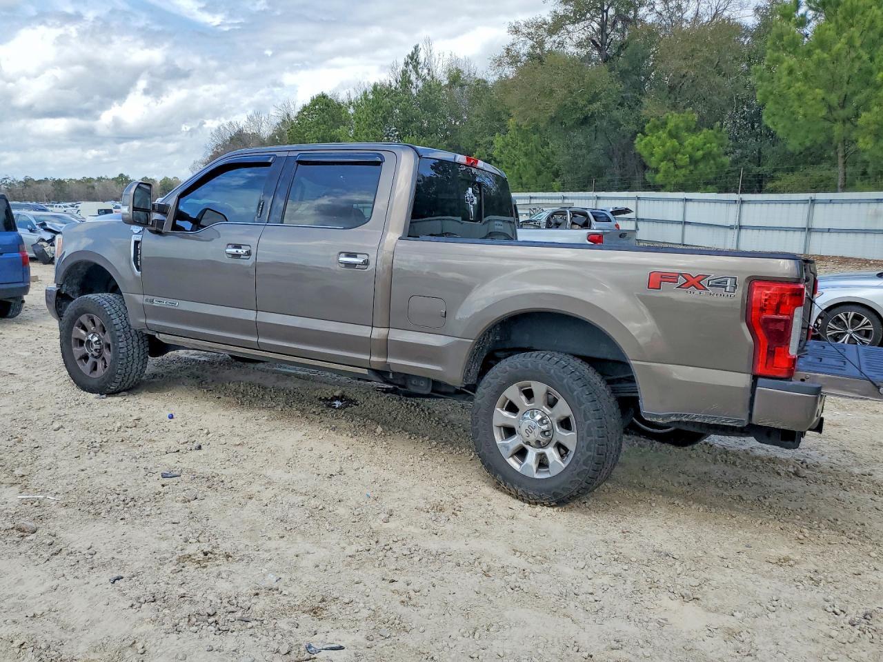 2019 Ford F350 Super Duty - Фото 2
