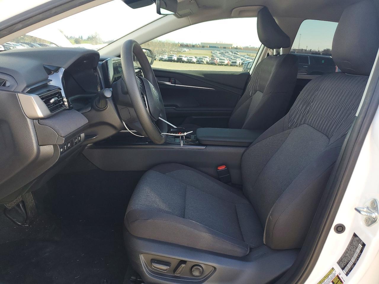 2025 Toyota Camry Le - Фото 7