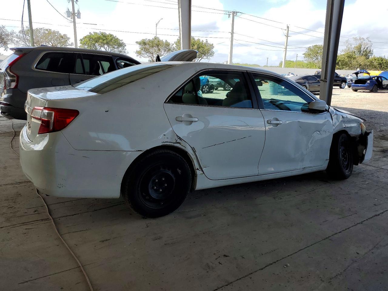 2014 Toyota Camry L - Фото 3