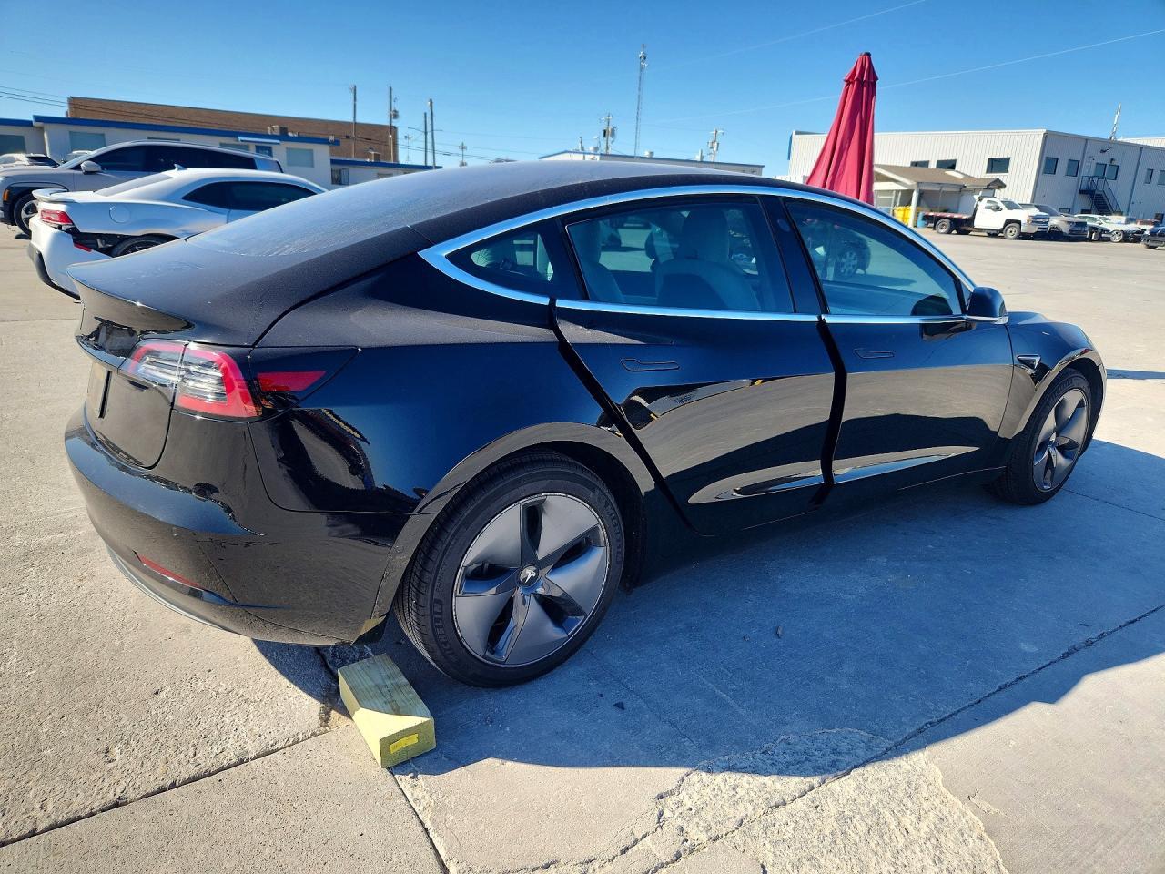 2019 Tesla Model 3 - Image 3