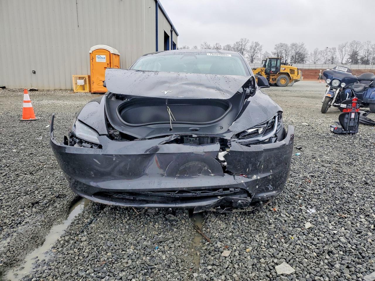2025 Tesla Model 3 - Image 5