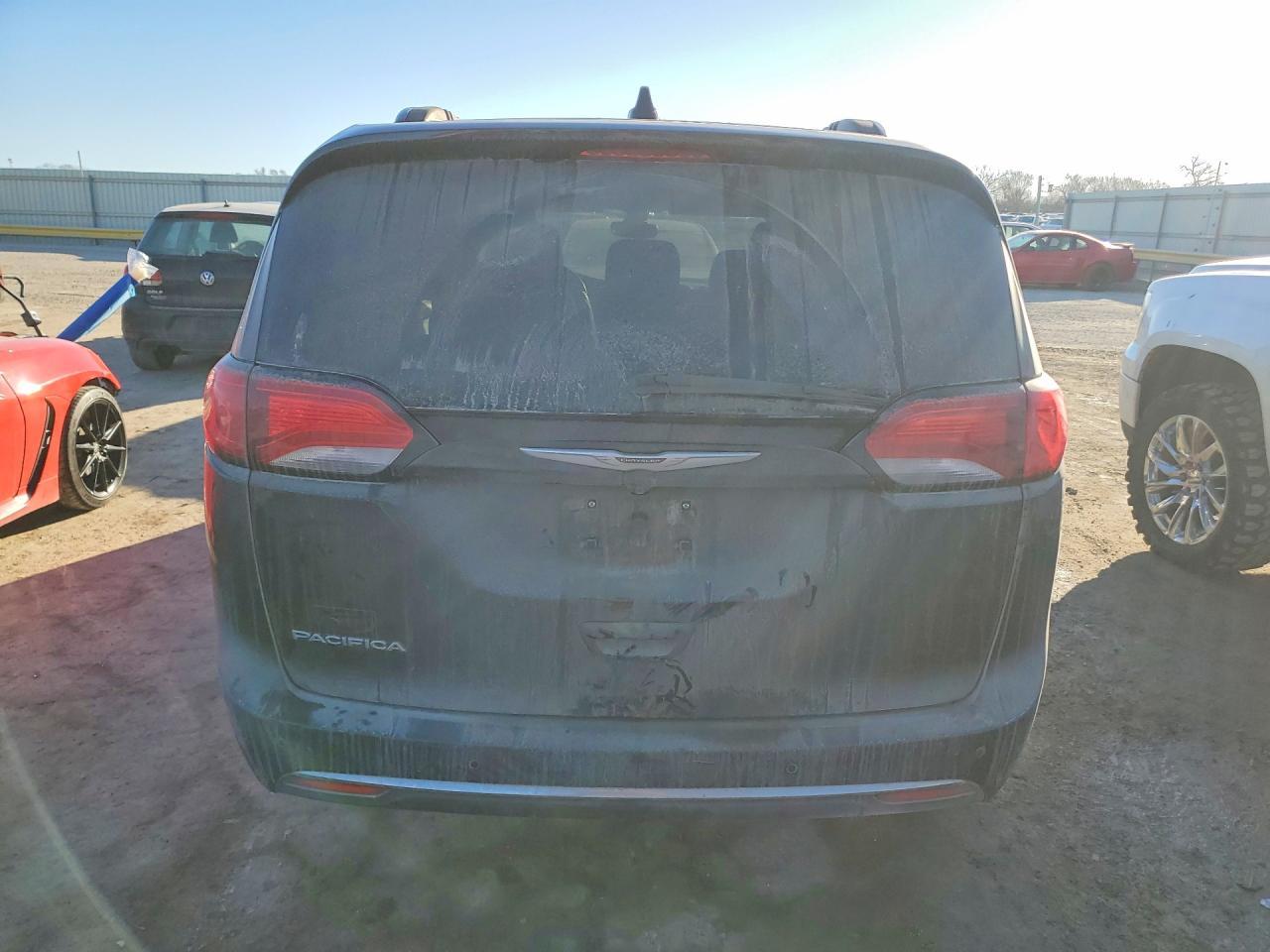 2017 Chrysler Pacifica Touring L - Image 6