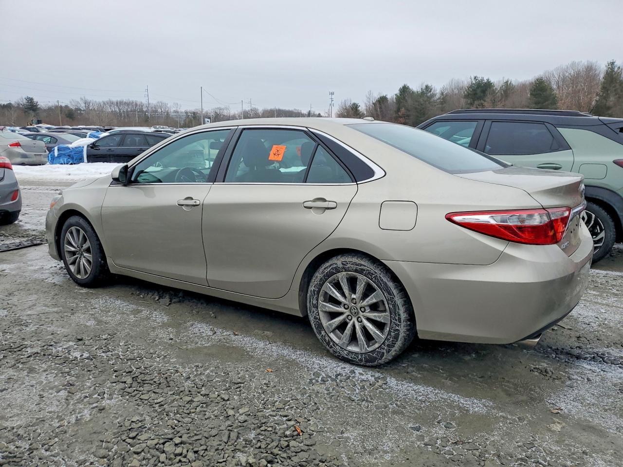 2015 Toyota Camry - Фото 2