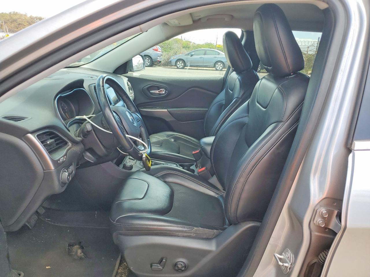 2019 Jeep Cherokee Latitude Plus - Image 7