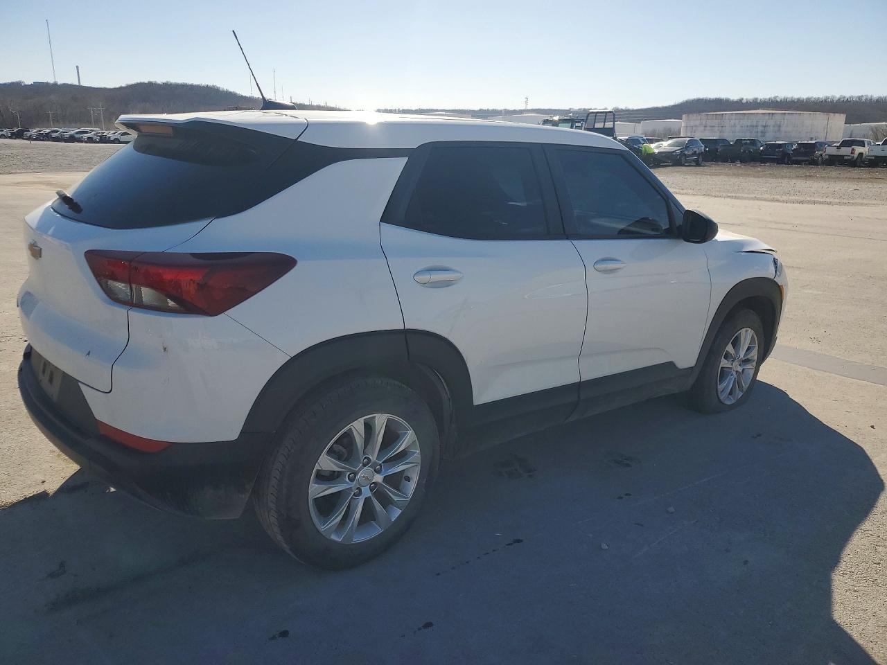 2023 Chevrolet Trailblazer Ls - Image 3