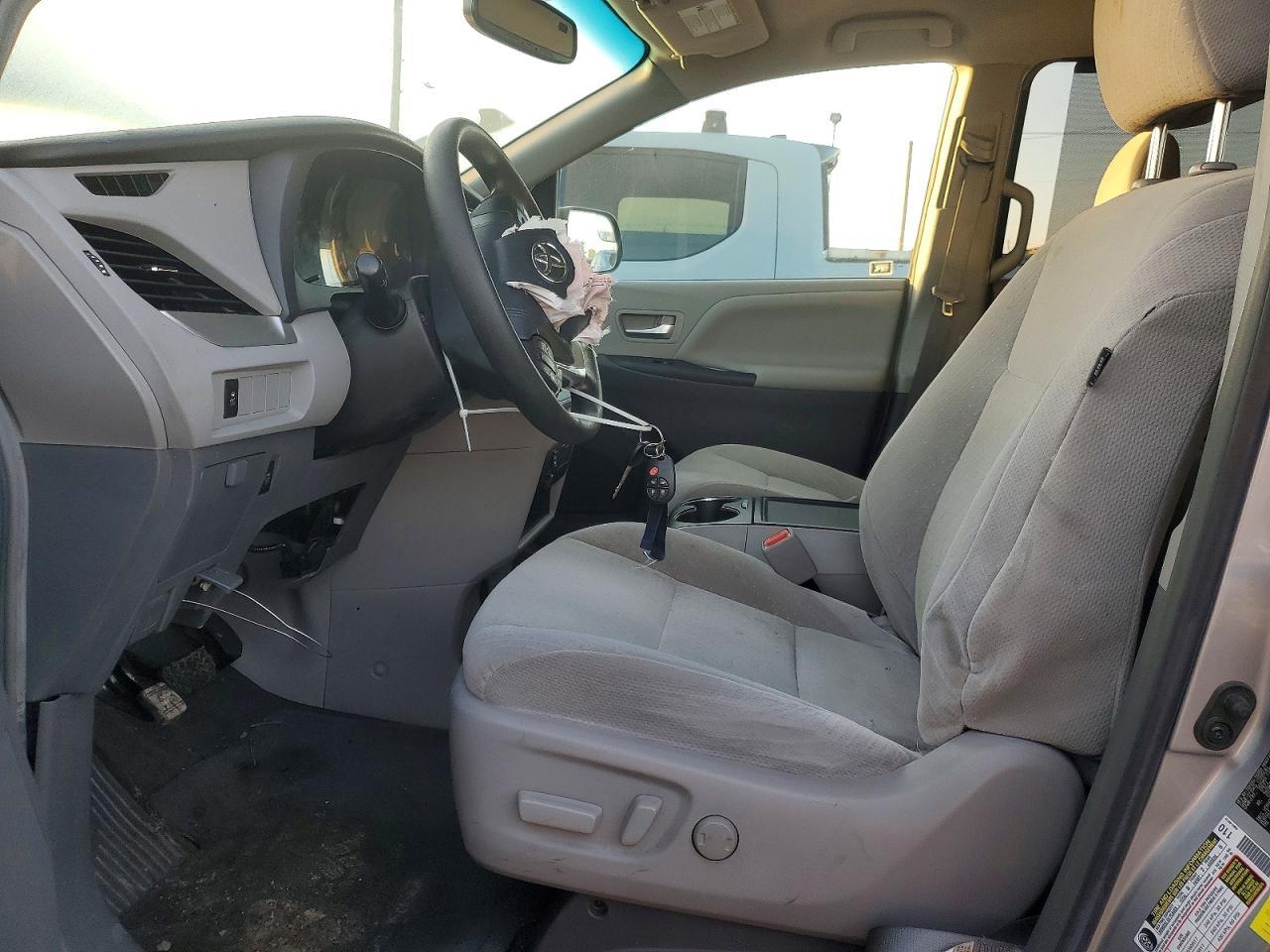 2017 Toyota Sienna Le - Фото 7