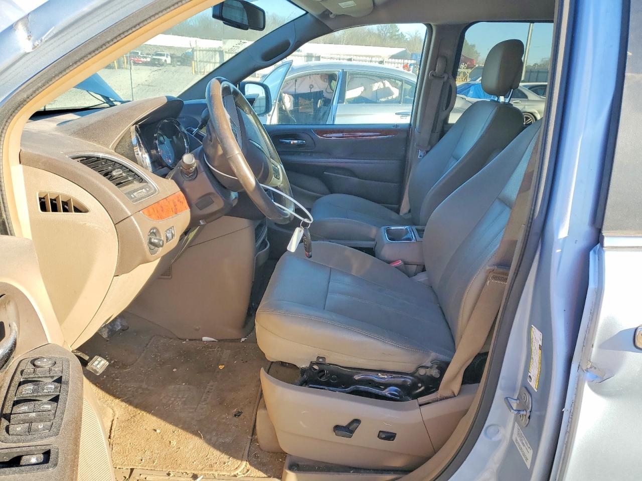 2016 Chrysler Town & Country Touring - Фото 7