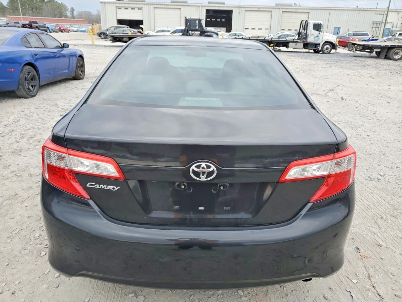 2014 Toyota Camry L - Фото 6