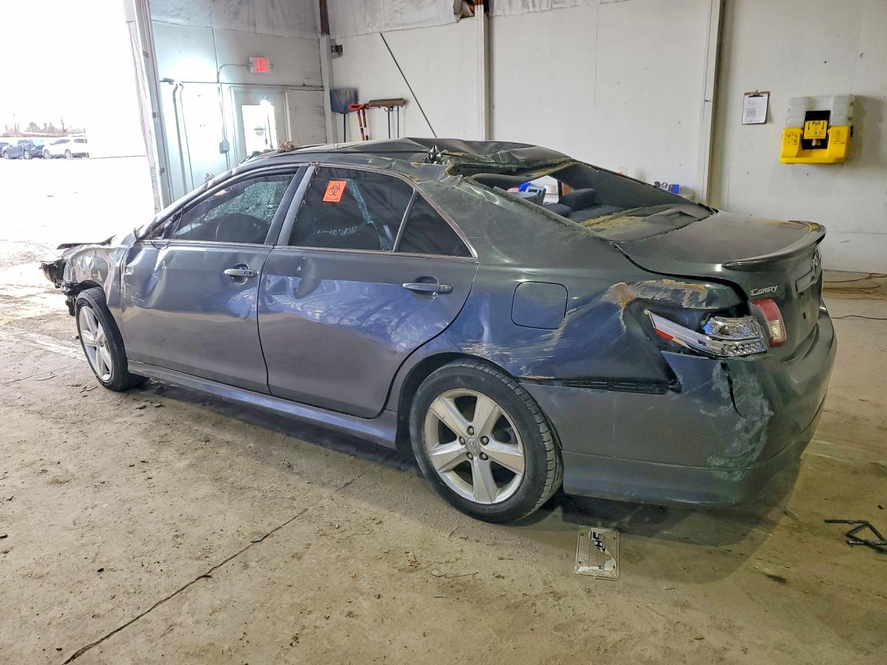 2011 Toyota Camry Base - Фото 2