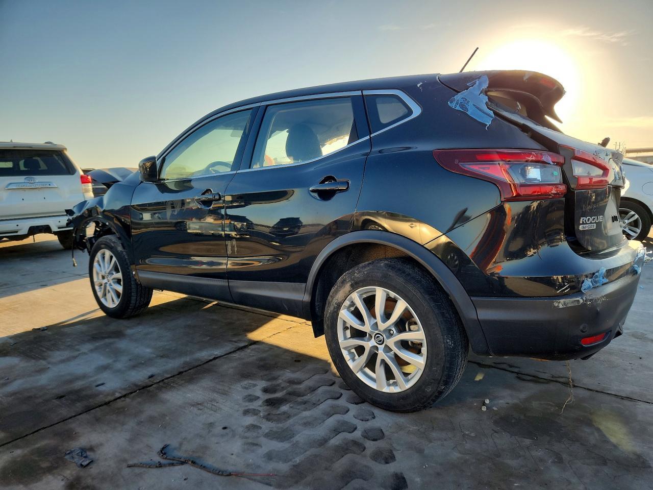 2021 Nissan Rogue Sport S - Фото 2