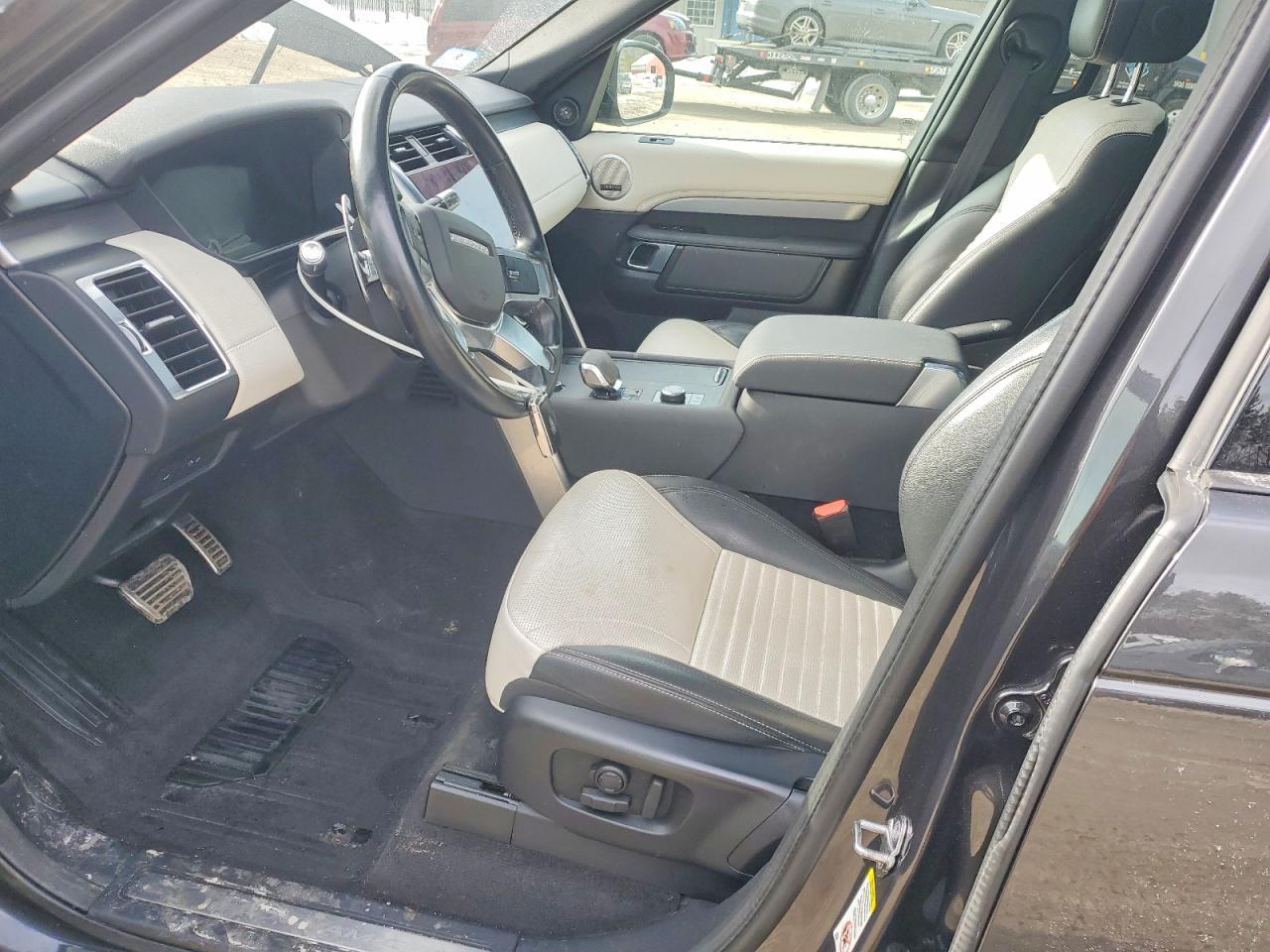 2022 Land Rover Discovery S R-Dynamic - Image 7
