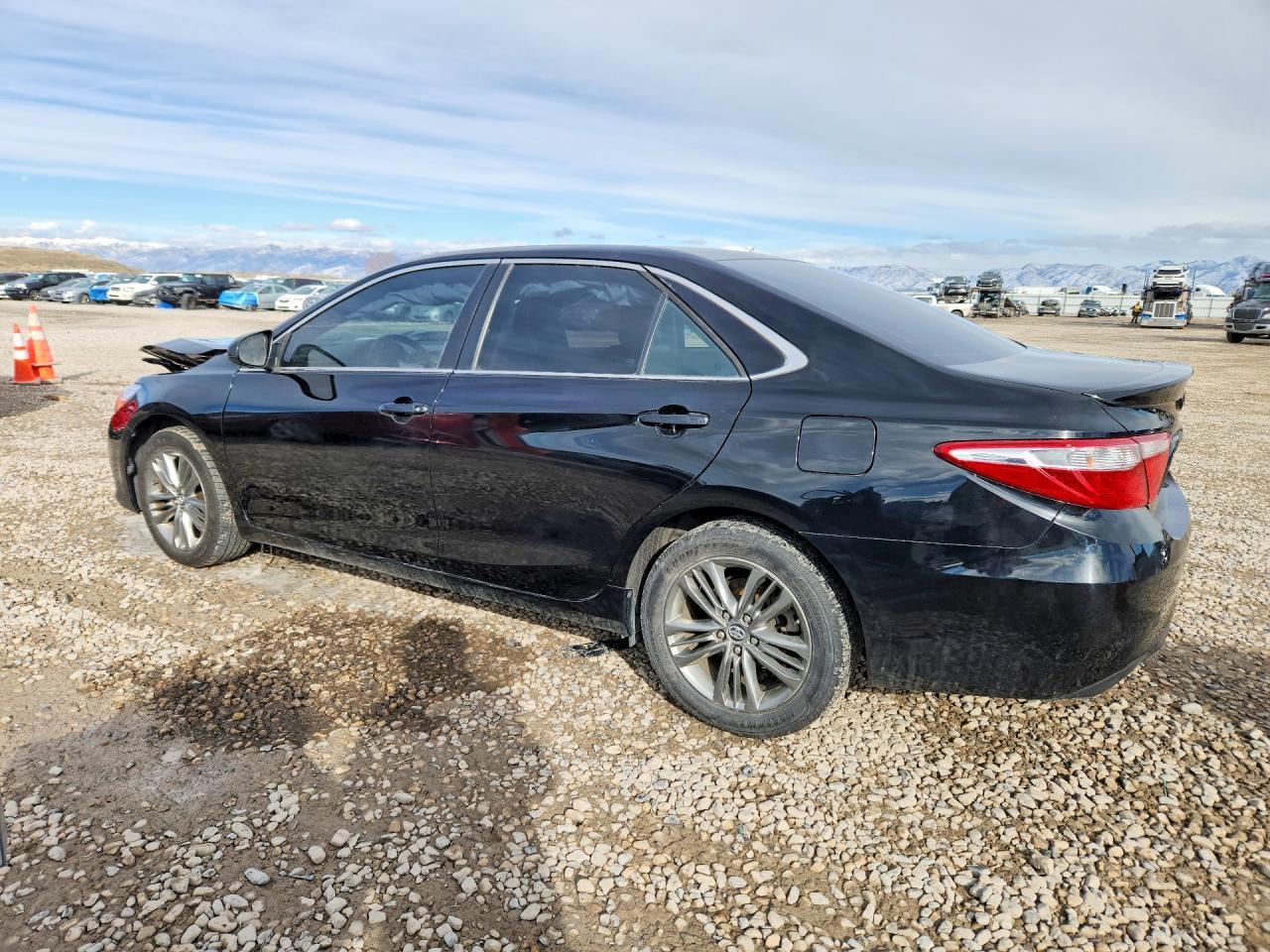 2016 Toyota Camry Se - Фото 2