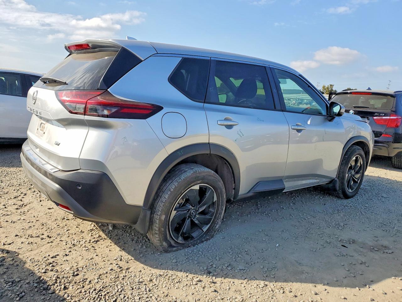 2023 Nissan Rogue Sv - Фото 3