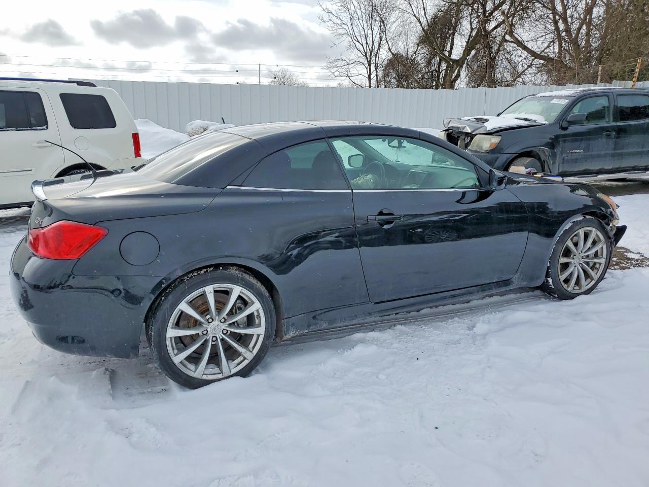 2010 Infiniti G37 Base - Фото 3