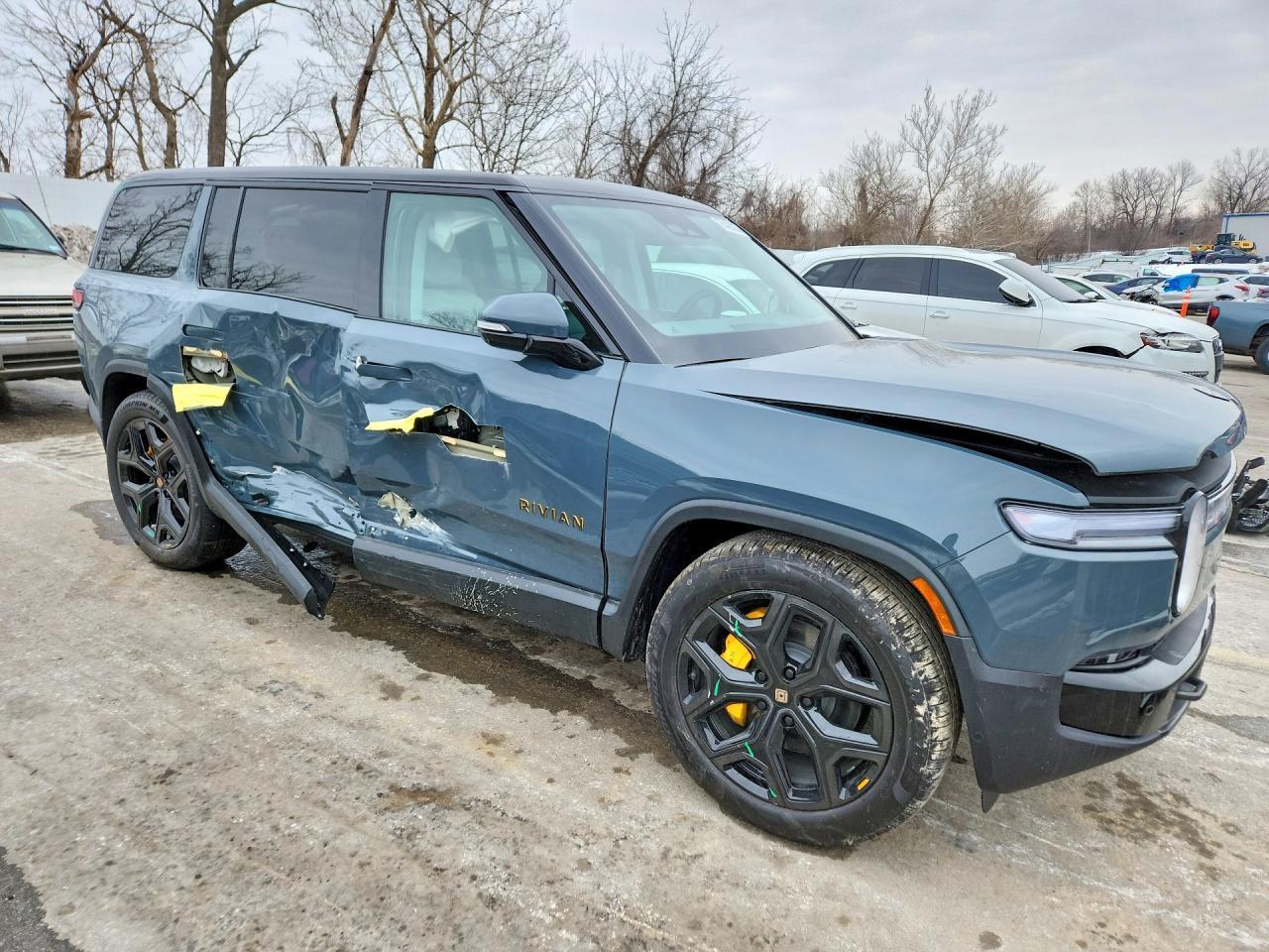 2026 Rivian R1S Premium - Image 4