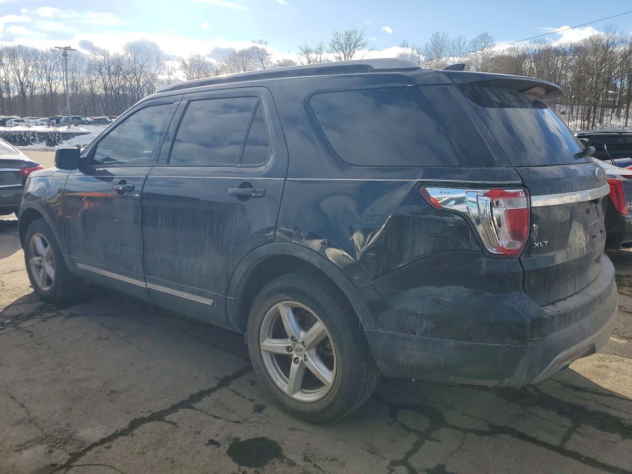 2017 Ford Explorer Xlt - Фото 2