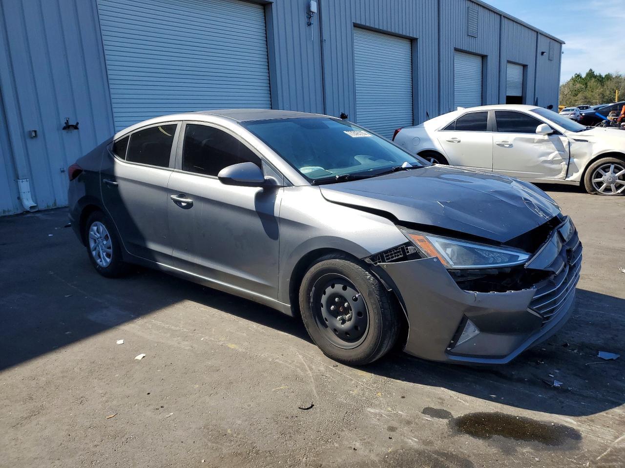 2019 Hyundai Elantra Se - Image 4