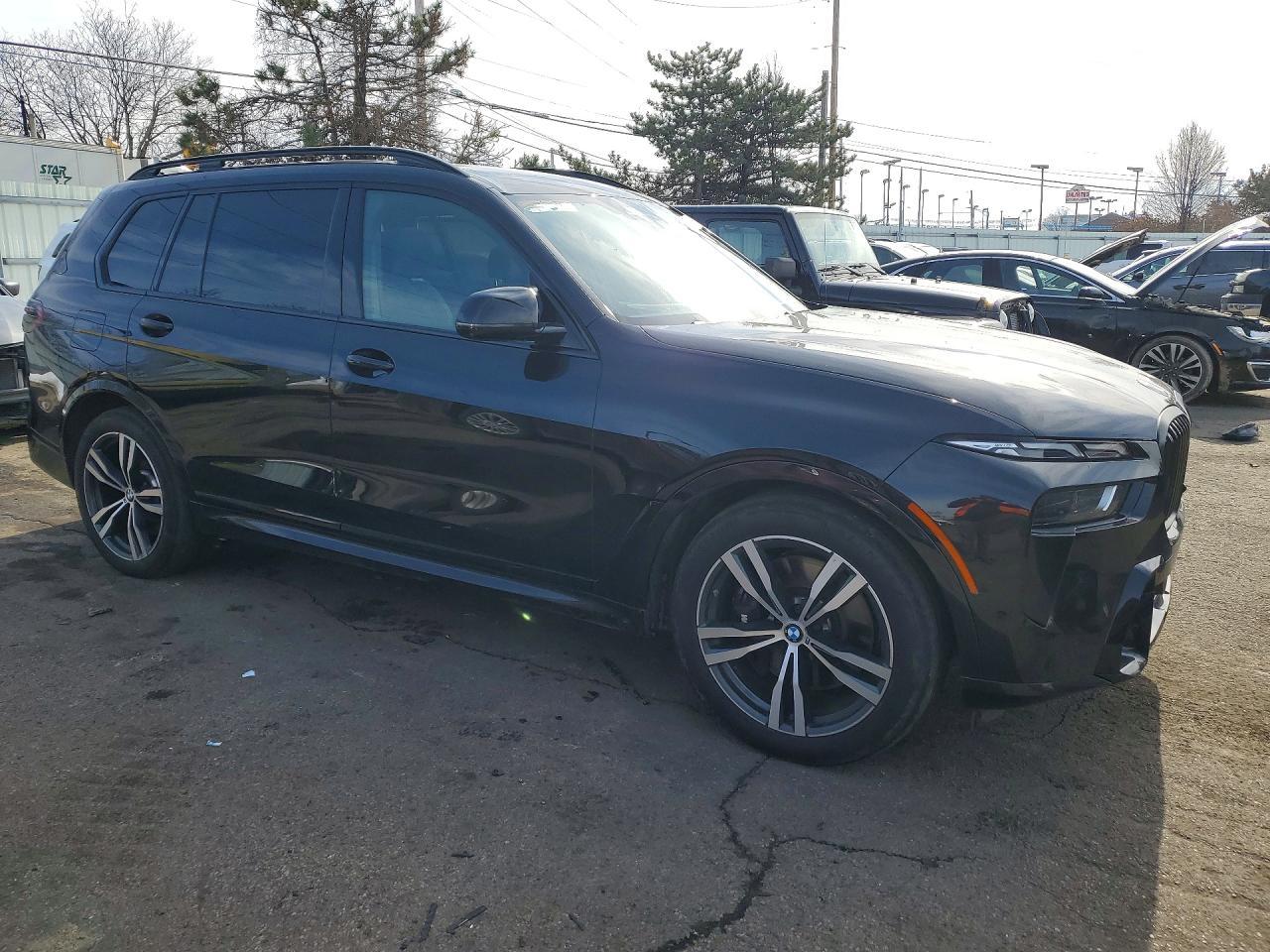 2023 BMW X7 M60I - Фото 4