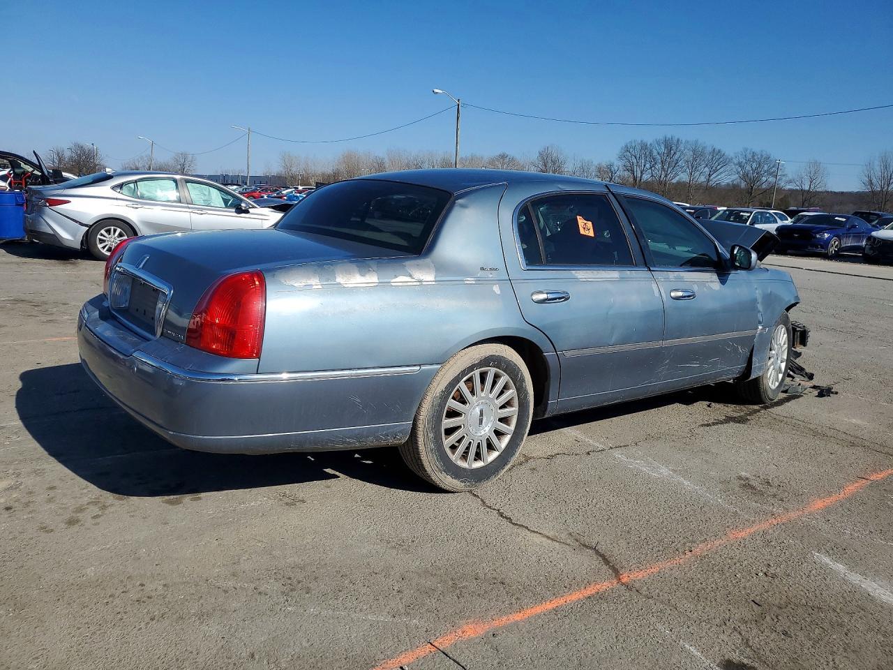 1995 Lincoln Town Car Base - Image 3