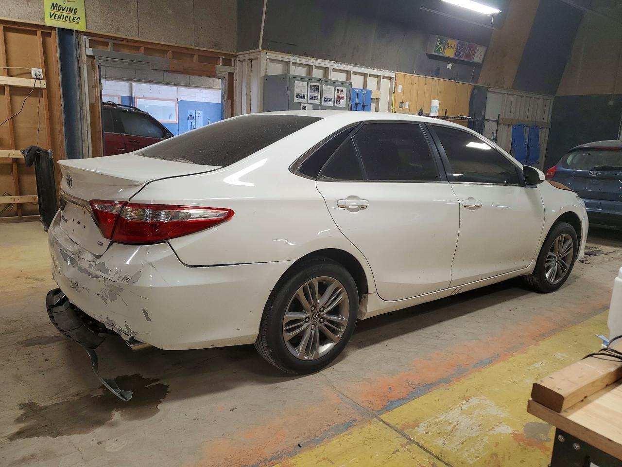 2017 Toyota Camry Le - Фото 3
