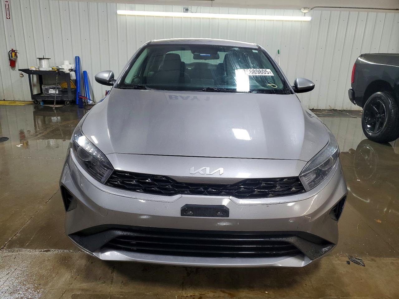 2023 Kia Forte Lxs - Image 5