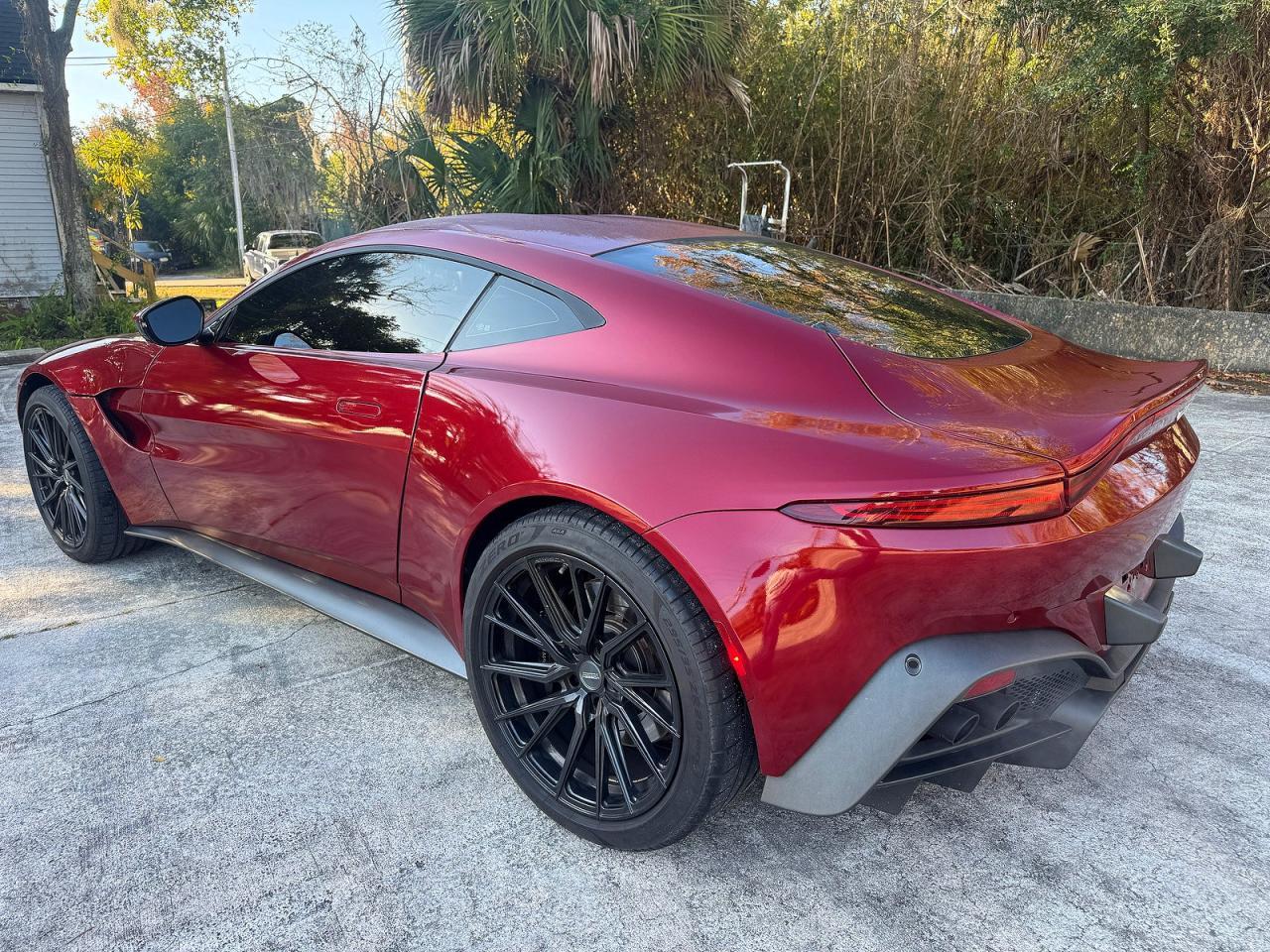 2020 Aston Martin Vantage - Фото 3