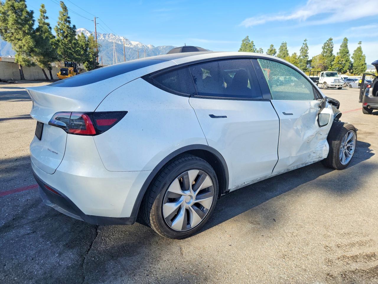 2023 Tesla Model Y - Фото 3