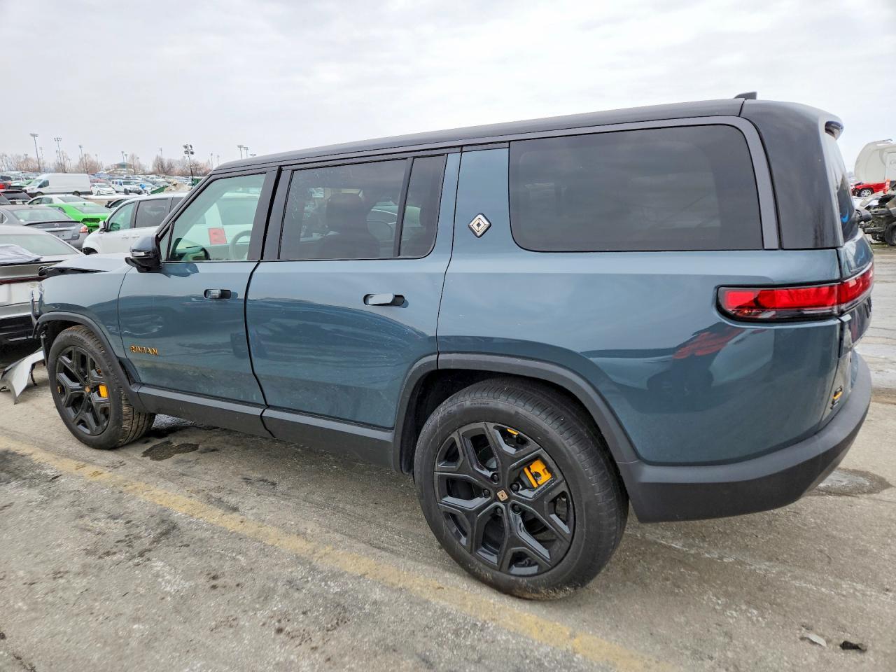 2026 Rivian R1S Premium - Image 2