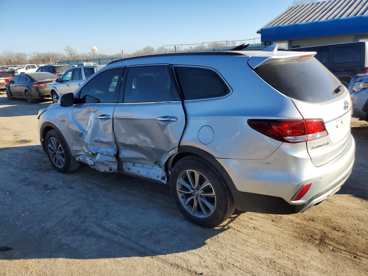 2017 Hyundai Santa Fe Se - Image 2
