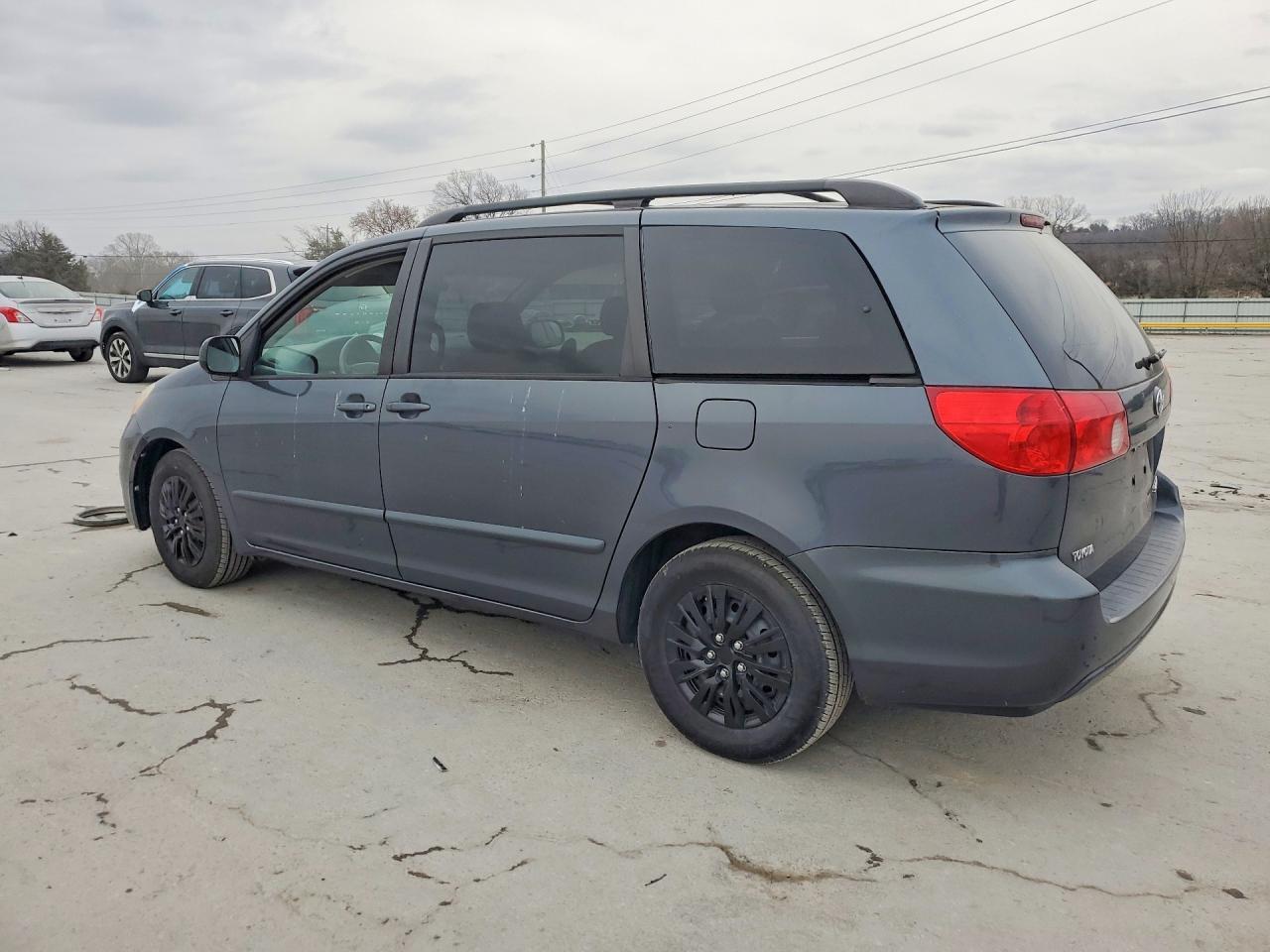 2007 Toyota Sienna Le 7-Passenger - Фото 2