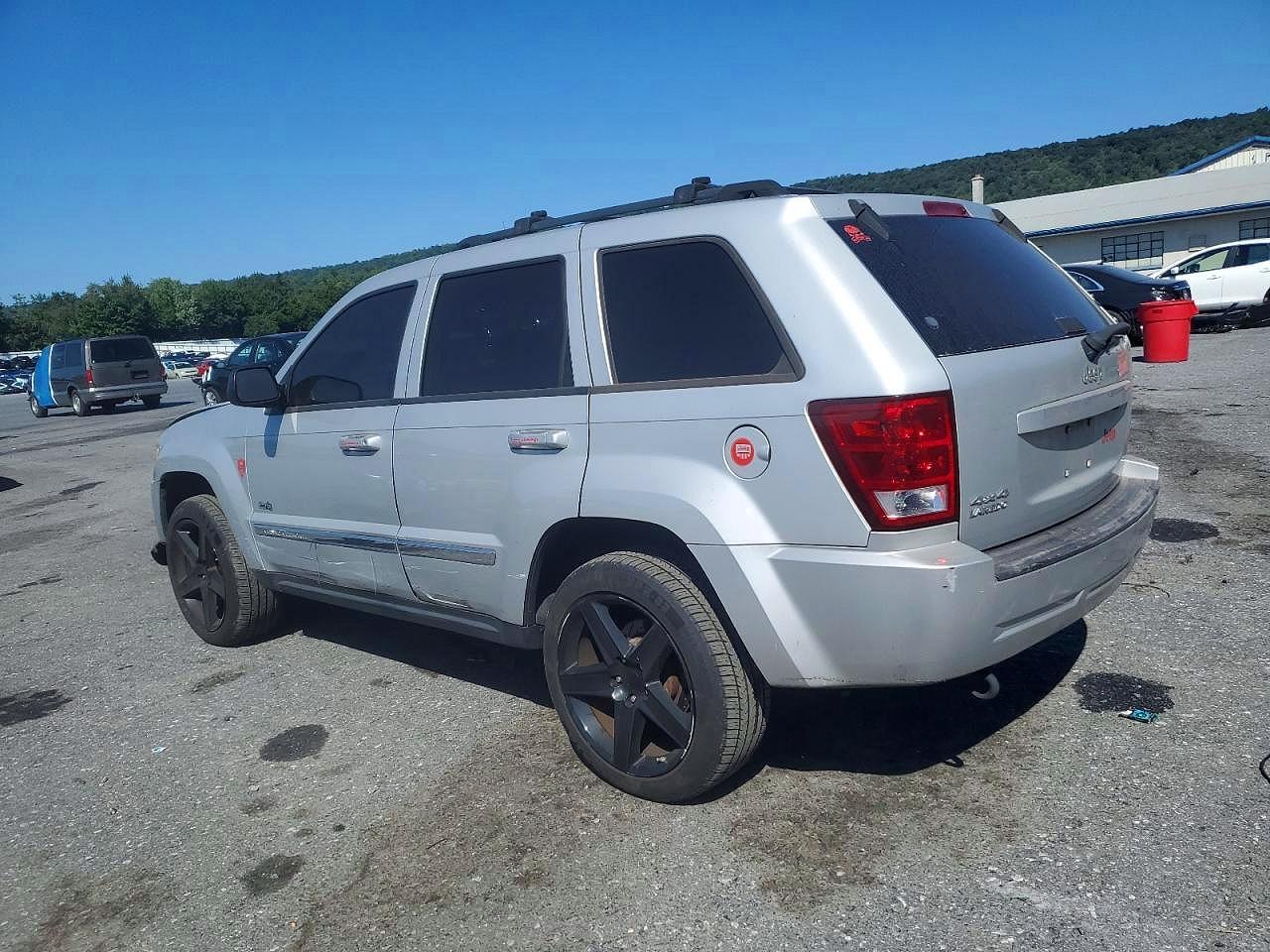 2006 Jeep Grand Cherokee Laredo - Image 2