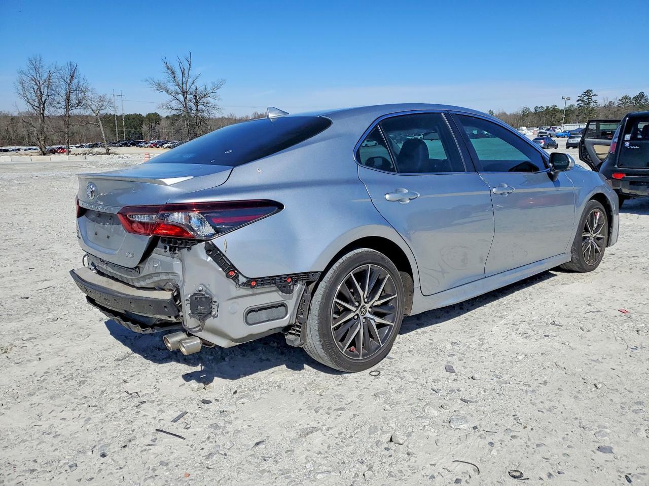 2024 Toyota Camry Se - Image 3