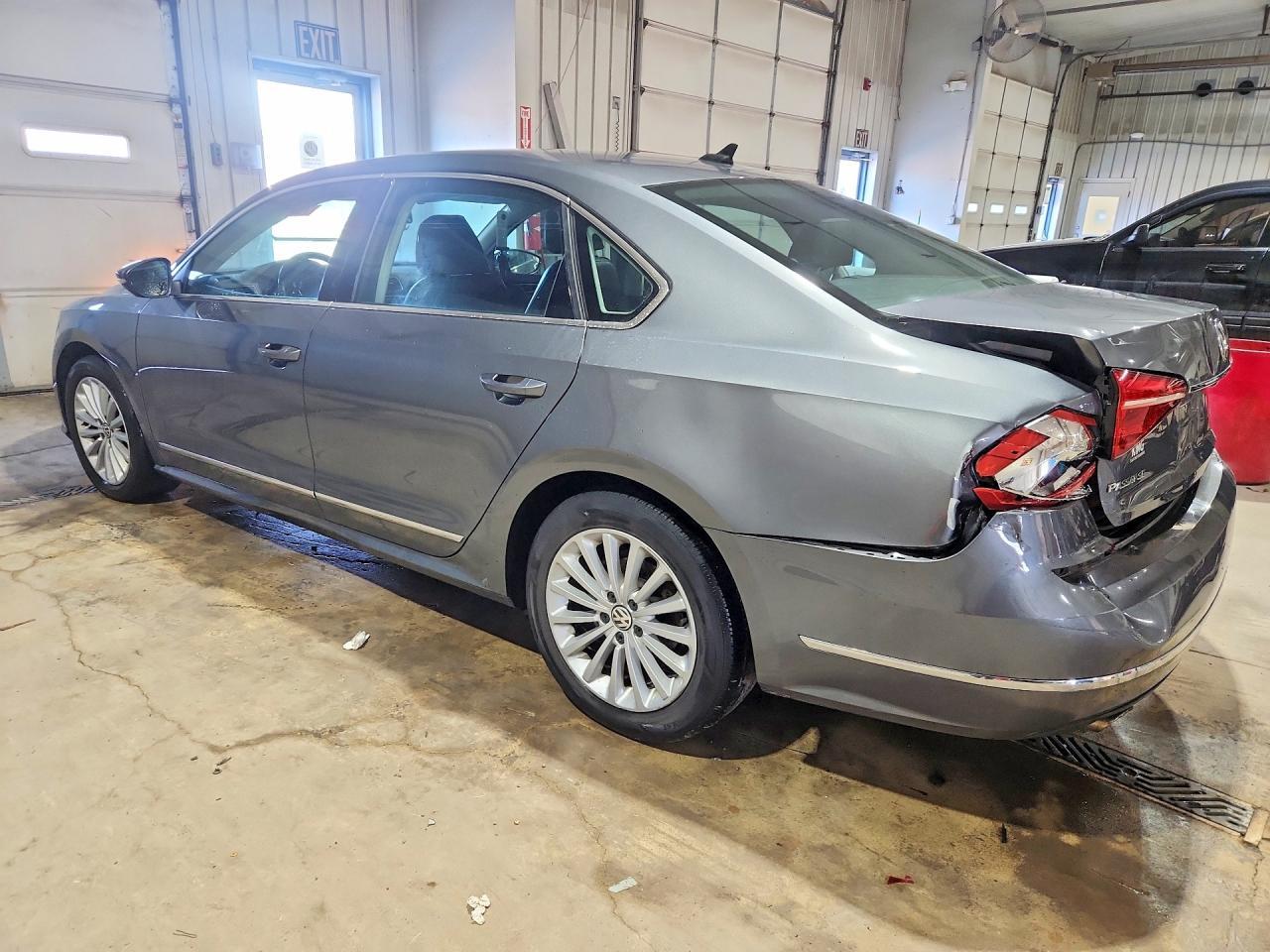 2016 Volkswagen Passat Se - Image 2