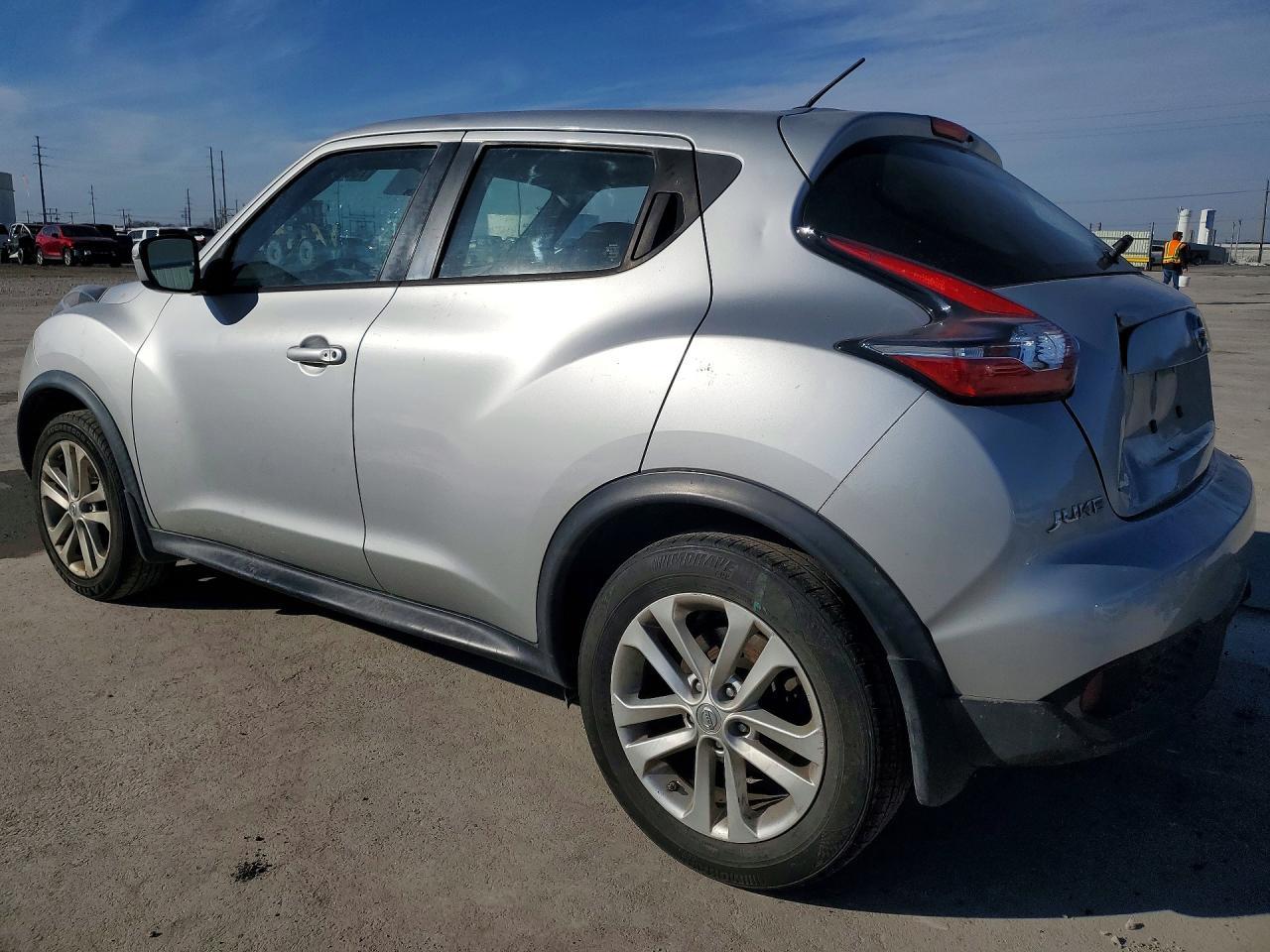 2015 Nissan Juke S - Фото 2