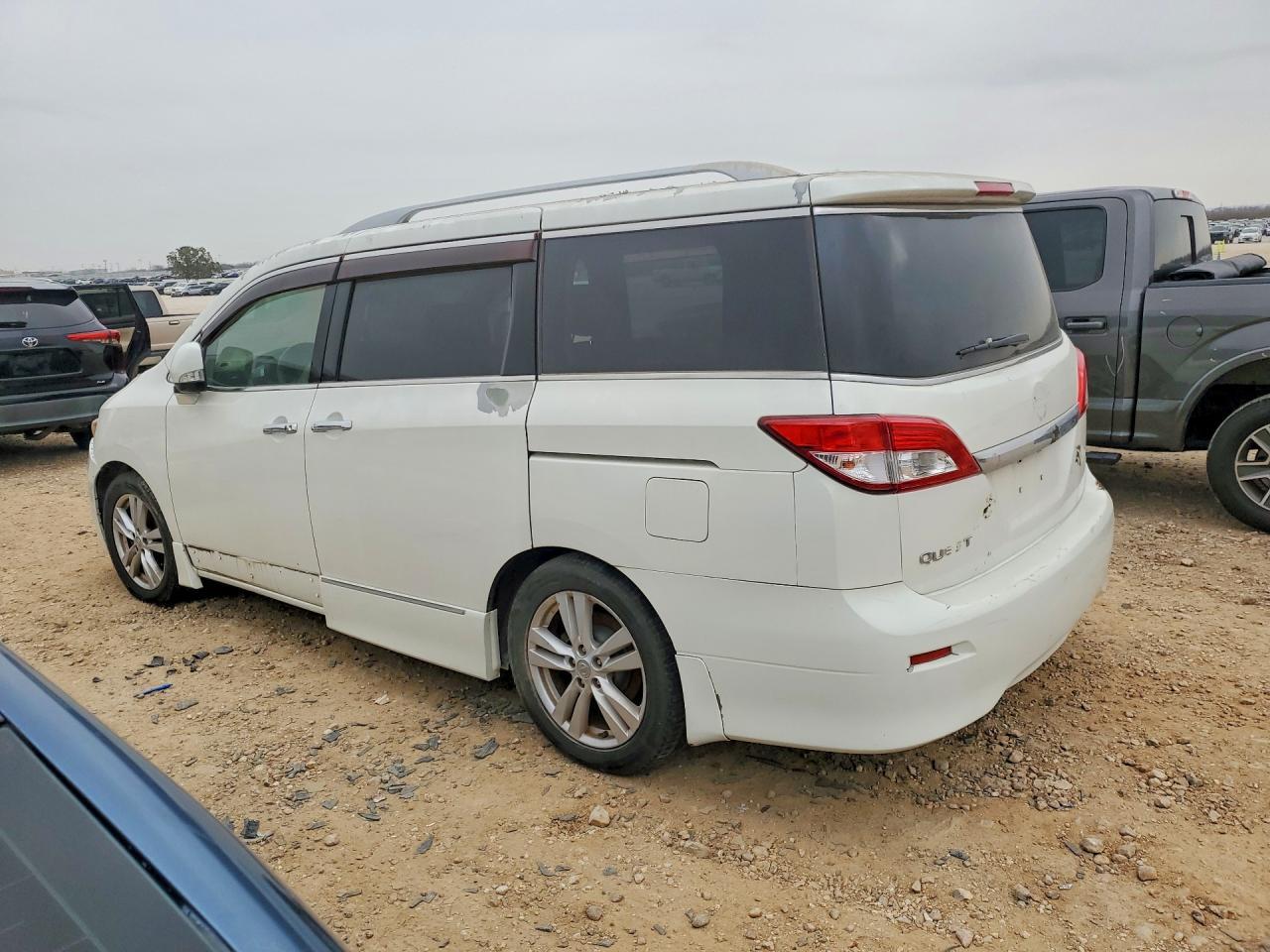 2011 Nissan Quest - Фото 2