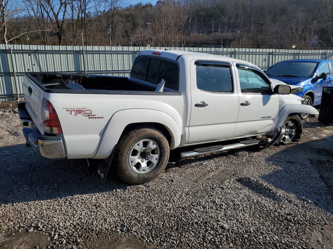 2011 Toyota Tacoma Double Cab - Фото 3