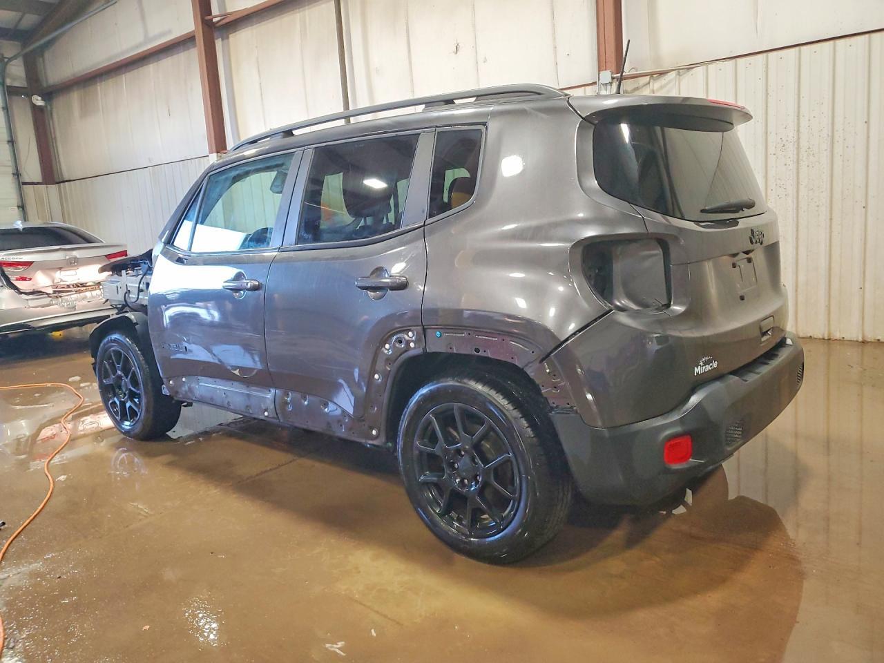 2020 Jeep Renegade Latitude - Image 2