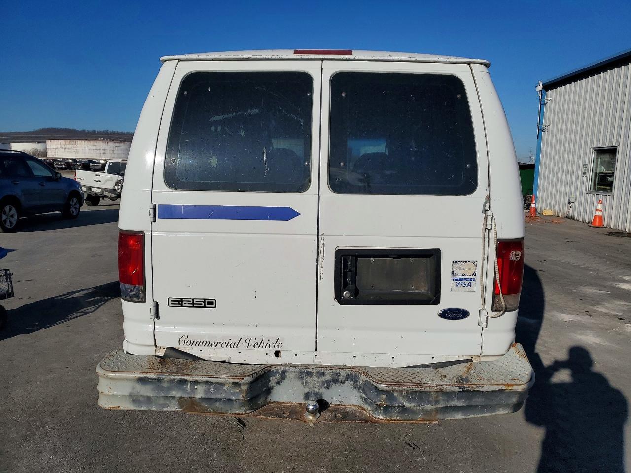2003 Ford Econoline E250 Van - Фото 6