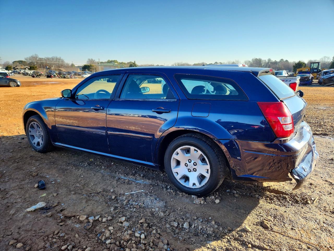 2006 Dodge Magnum - Image 2