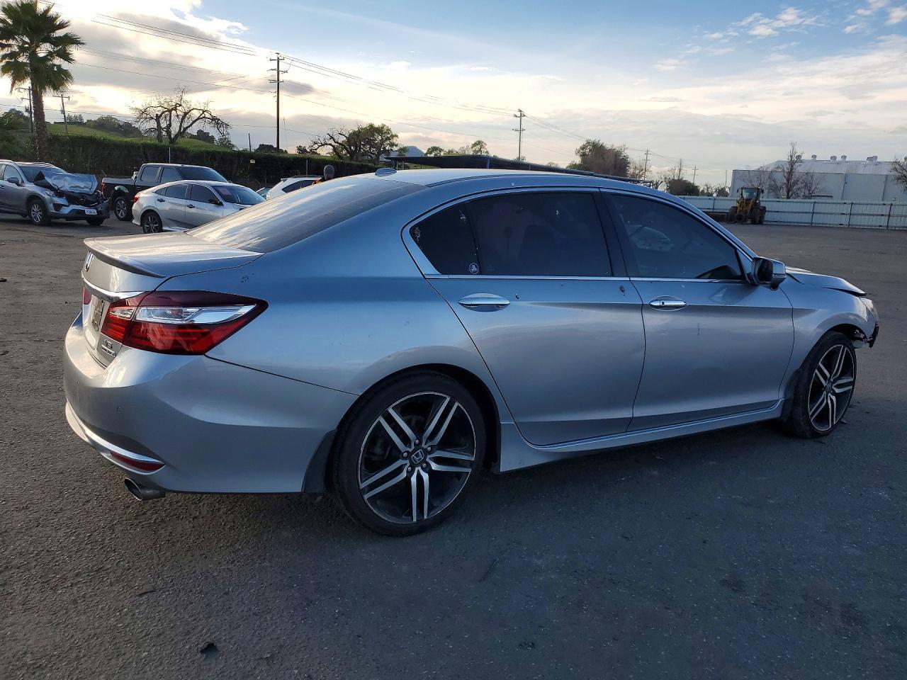 2016 Honda Accord Touring - Фото 3