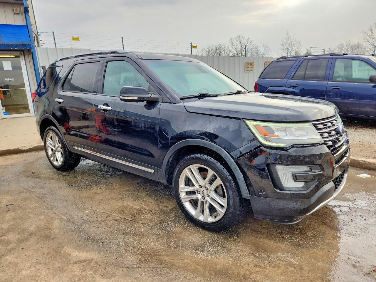 2017 Ford Explorer Limited - Image 4