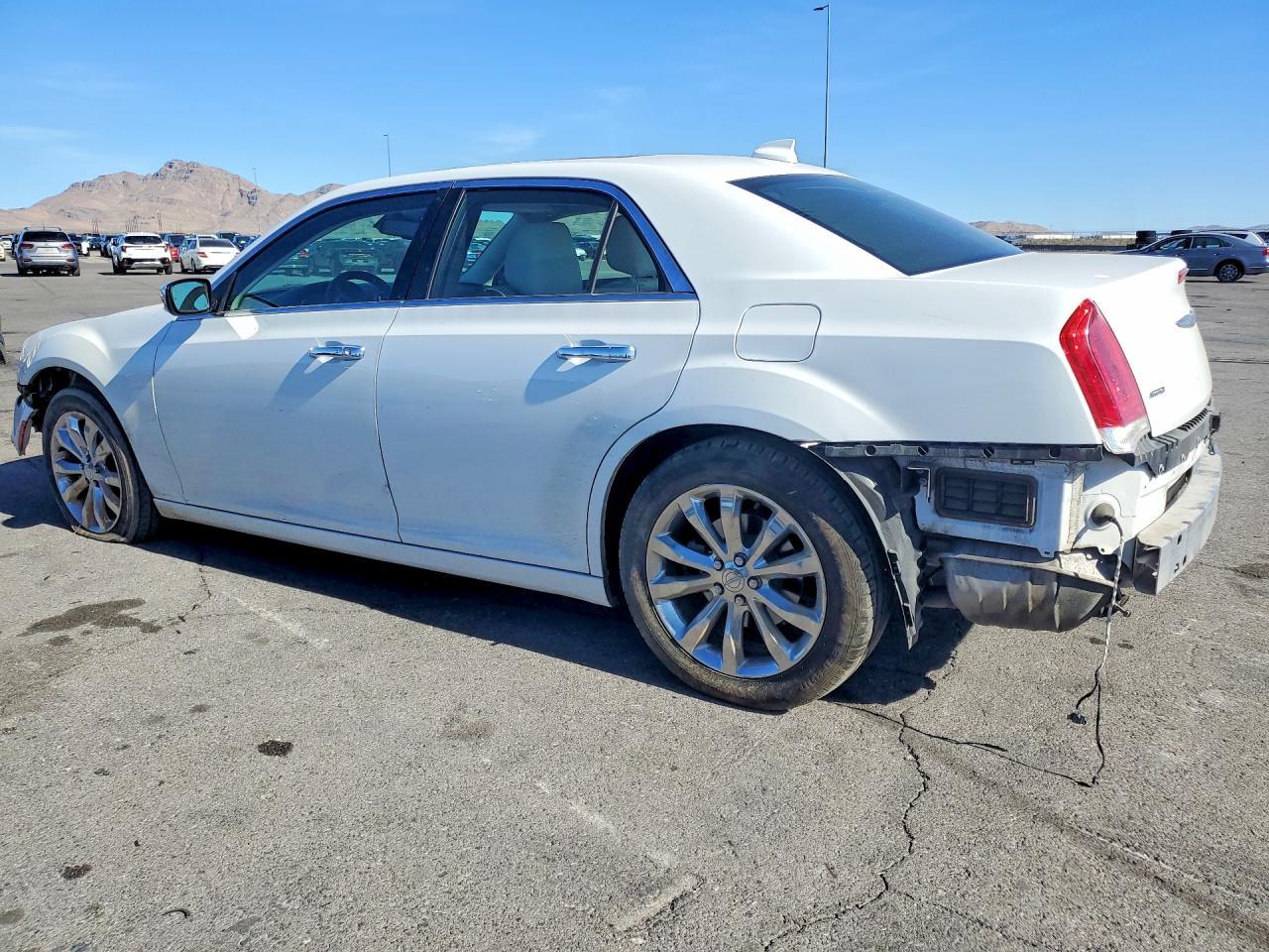2017 Chrysler 300C - Фото 2