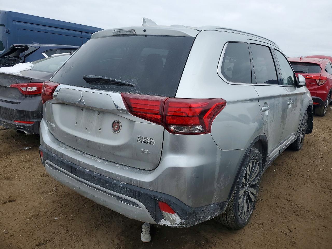 2020 Mitsubishi Outlander Se - Фото 3