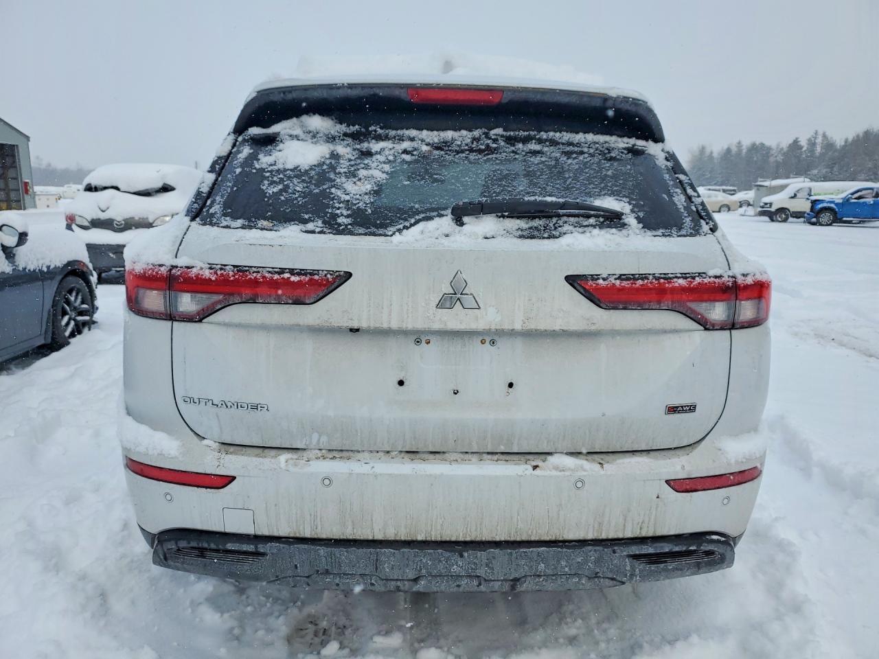 2022 Mitsubishi Outlander - Фото 6