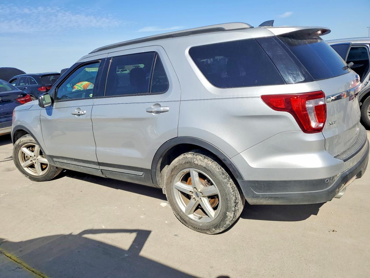 2018 Ford Explorer Xlt - Фото 2