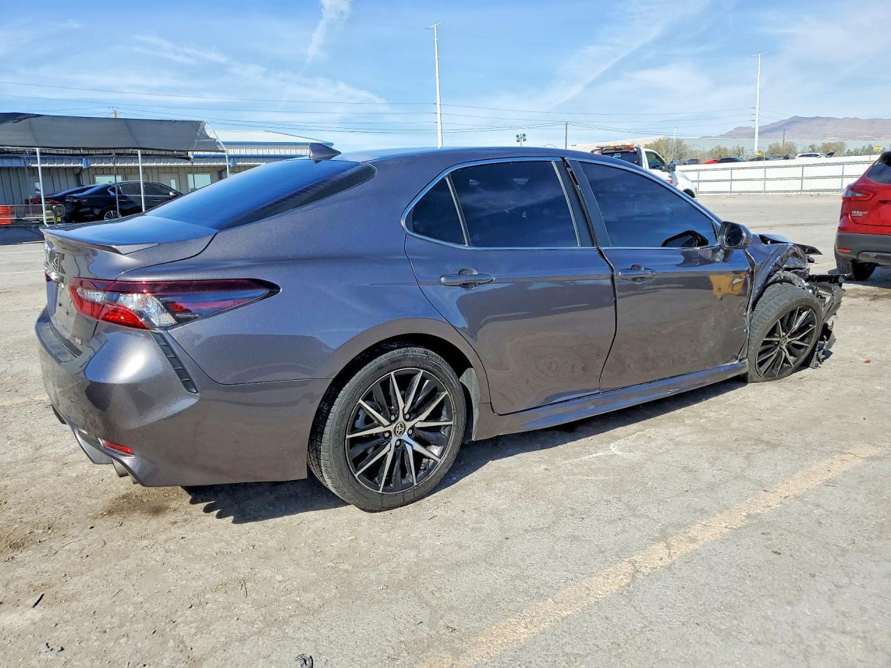 2021 Toyota Camry Se - Фото 3