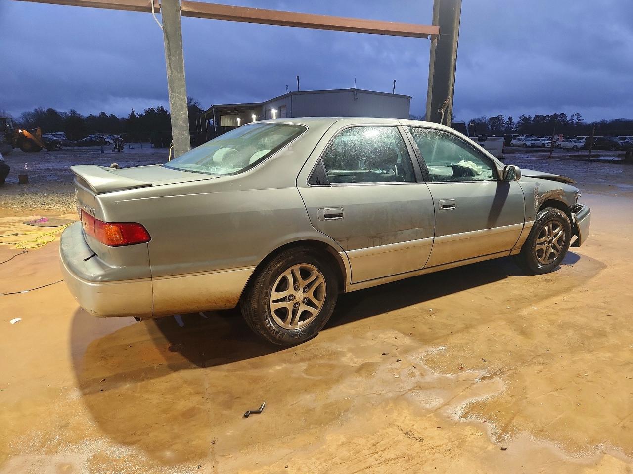 2001 Toyota Camry Le - Фото 3